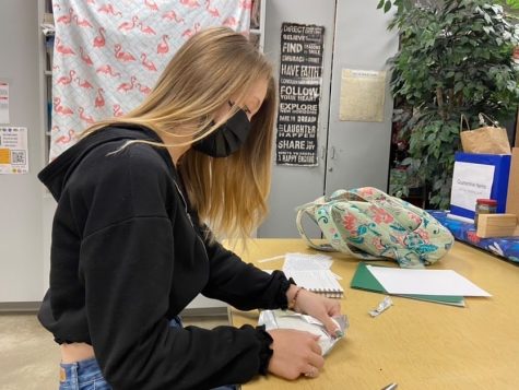 CREATING: Starting a new project, senior Hailie Ferguson opens a clay package. Ferguson is the president of the National Art Honor Society and plans on pursuing an education in fine arts.